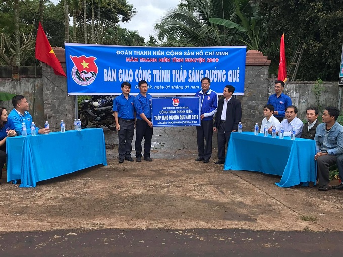 Công trình thanh niên “Thắp sáng đường quê năm 2019” tại xã Ea Siên, thị xã Buôn Hồ