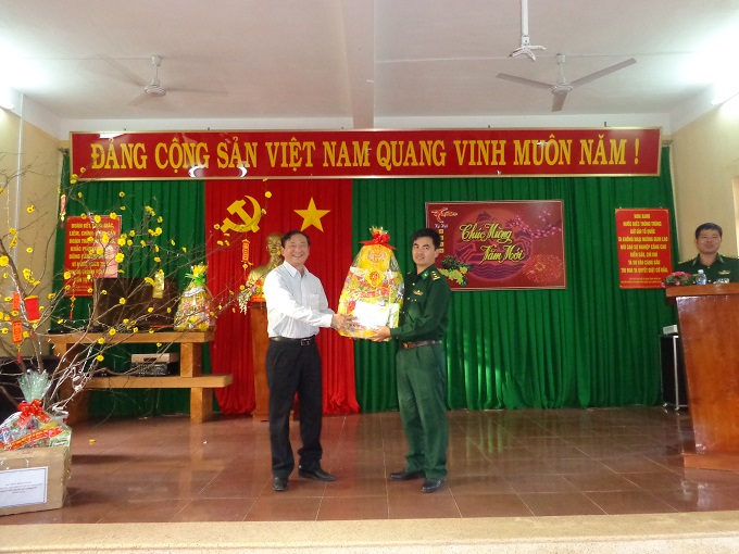Thị xã Buôn Hồ, huyện Krông Búk và huyện Krông Năng thăm và chúc tết Đồn Biên phòng Sê Rê Pốc