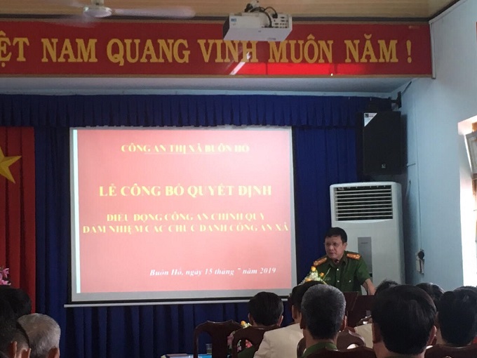 Công an thị xã Buôn Hồ tổ chức lễ công bố Quyết định điều động công an chính quy đảm nhiệm các chức danh công an xã