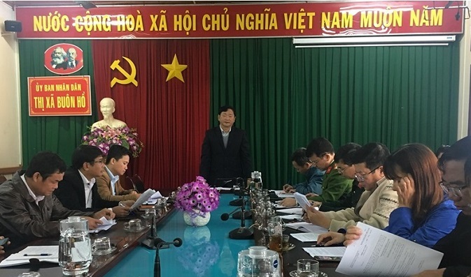 UBND thị xã tổ chức họp thông qua dự thảo các văn bản trình tại kỳ họp thứ 9, HĐND thị xã khoá III, nhiệm kỳ 2016-2021