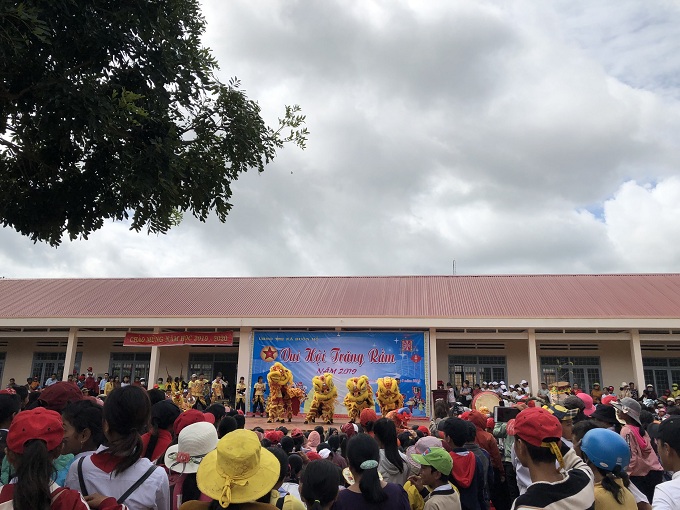 TRUNG THU CHO TRẺ EM VÙNG KHÓ KHĂN
