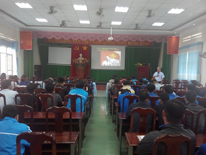 Thông tin về tình hình Biển Đông, hoạt động vượt biên trái phép và tín dụng đen cho thanh niên trên địa bàn thị xã