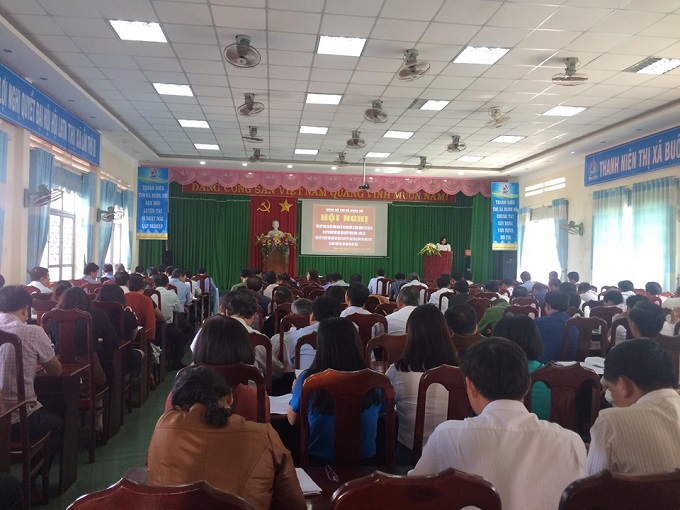 Thị ủy Buôn Hồ tổ chức Hội nghị tổng kết công tác xây dựng Đảng và thi hành Điều lệ Đảng nhiệm kỳ Đại hội XII; sơ kết 02 năm thực hiện Nghị quyết Trung ương 4 (khóa XII); tổng kết 15 năm thực hiện Chỉ thị số 32-CT/TW, ngày 09/12/2003 của Ban Bí thư Trung ương Đảng (khóa IX) và quán triệt các văn bản cấp trên