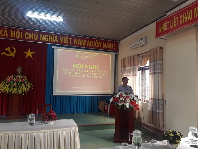 UBND thị xã Buôn Hồ họp thường kỳ tháng 4 năm 2020