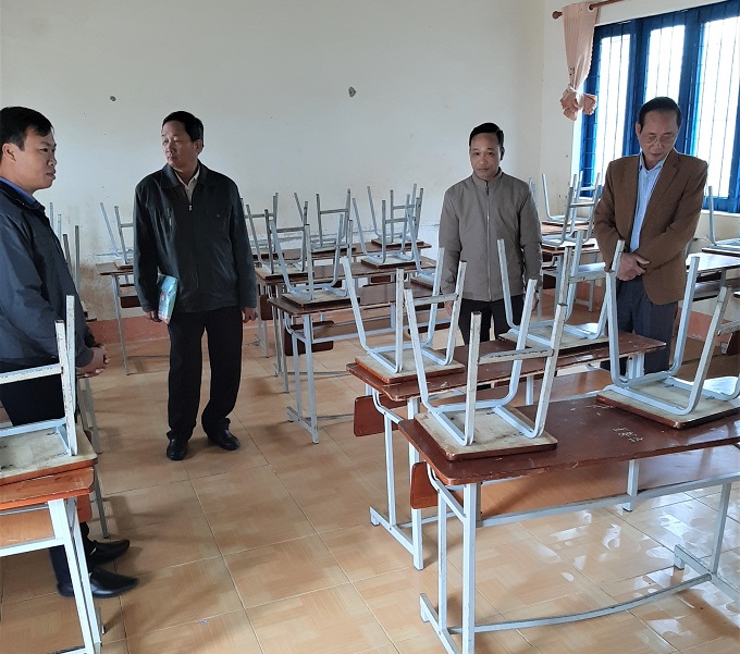 Đồng chí Nguyễn Thanh Tùng kiểm tra công tác phòng chống dịch bệnh viêm đường hô hấp do chủng mới của virus corona tại các trường học.