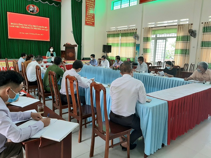 Đồng chí Bí thư Thị ủy làm việc tại phường An Lạc.
