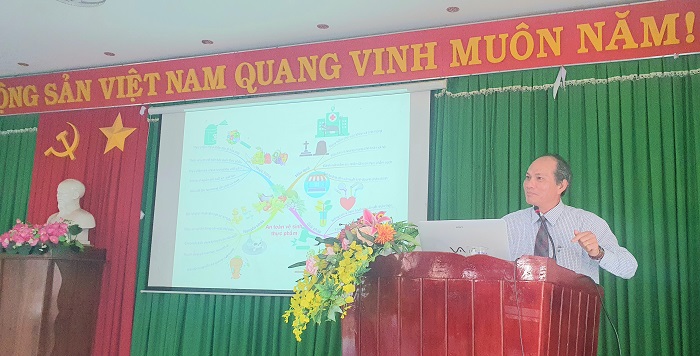 Bồi dưỡng nghiệp vụ công tác tuyên giáo, báo cáo viên, tuyên truyền viên và nắm bắt dư luận xã hội