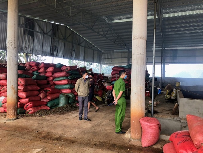 Kiểm tra công tác phòng chống dịch tại xã Ea Siên