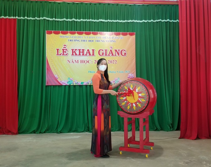 Các trường học trên địa bàn thị xã Buôn Hồ tổ chức lễ khai giảng trực tuyến
