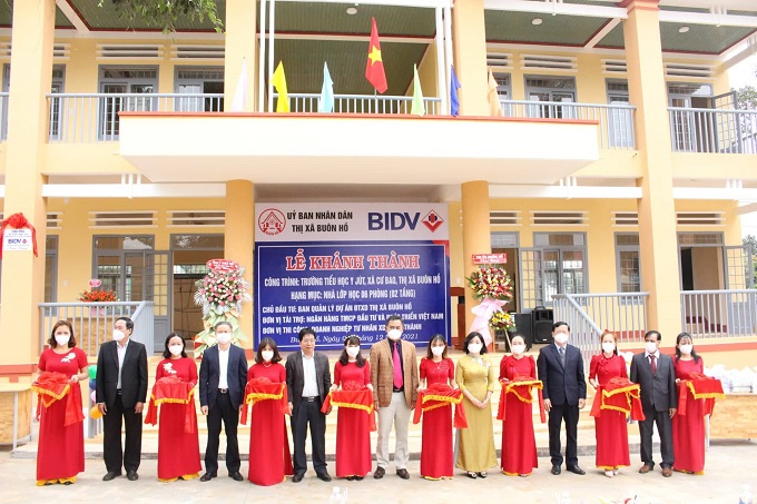 Lễ khánh thành, bàn giao công trình 6 phòng học tặng Trường Tiểu học Y Jút