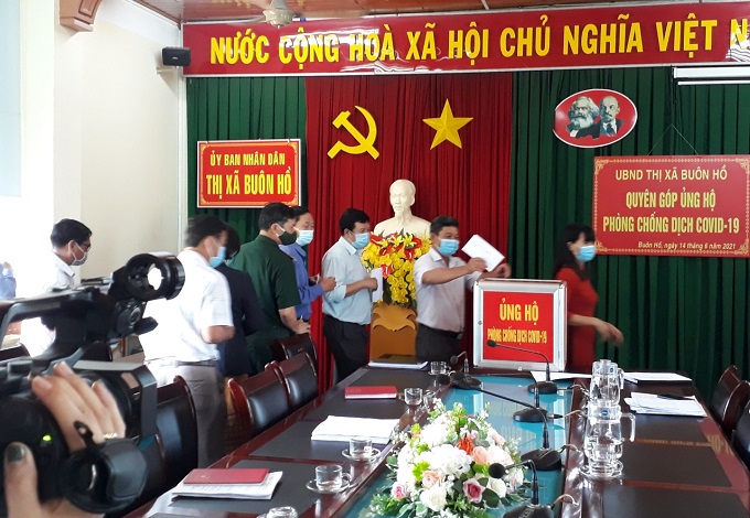 UBND thị xã Buôn Hồ phát động quyên góp, ủng hộ phòng, chống dịch Covid-19