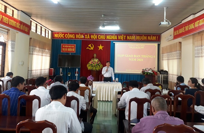 UBND thị xã Buôn Hồ họp thường kỳ tháng 4 năm 2021