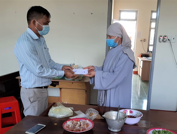 Phật giáo thị xã Buôn Hồ đồng hành, chia sẻ với người dân phòng chống dịch COVID-19