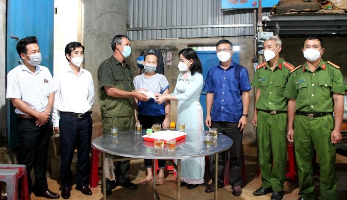 Tấm gương Công an xã bán chuyên trách dũng cảm trong công tác đảm bảo an ninh trật tự trên địa bàn được Bí thư Thị ủy ghi nhận