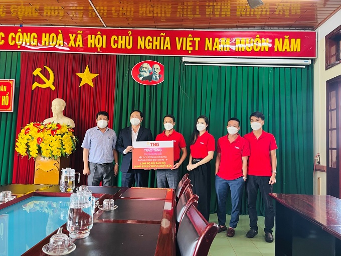 Tập đoàn TNG Holding Việt Nam tặng vật tư y tế hỗ trợ phòng chống dịch bệnh Covid-19
