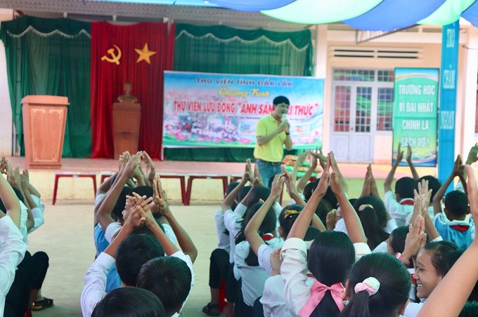 Thư viện tỉnh Đăk Lăk tổ chức Thư viện lưu động: “Ánh sáng tri thức” năm 2021 tại xã Ea Drông