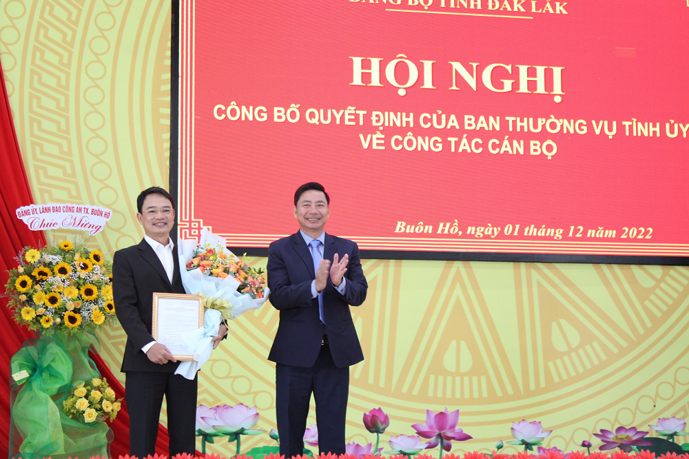 CÔNG BỐ QUYẾT ĐỊNH CỦA BAN THƯỜNG VỤ TỈNH ỦY VỀ CÔNG TÁC CÁN BỘ