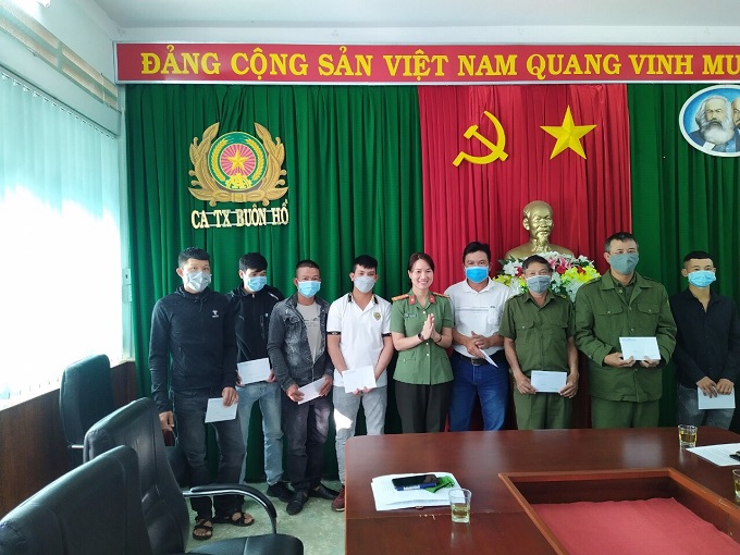 Gặp mặt các cá nhân có thành tích trong phong trào toàn dân bảo vệ ANTQ nhân dịp Tết Nguyên Đán Nhâm Dần 2022.