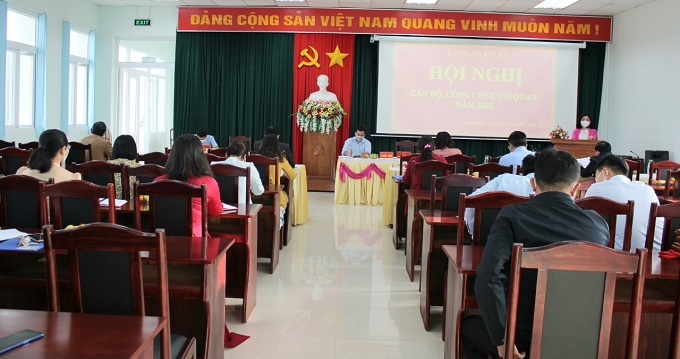 Cơ quan Thị ủy Buôn Hồ tổ chức Hội nghị cán bộ, công chức và người lao động năm 2022