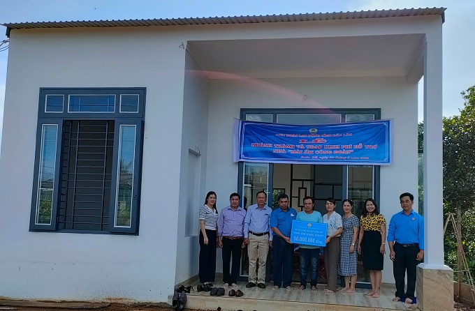 Liên đoàn Lao động thị xã tổ chức các hoạt động chăm lo cho đoàn viên và người lao động nhân Tháng công nhân năm 2022