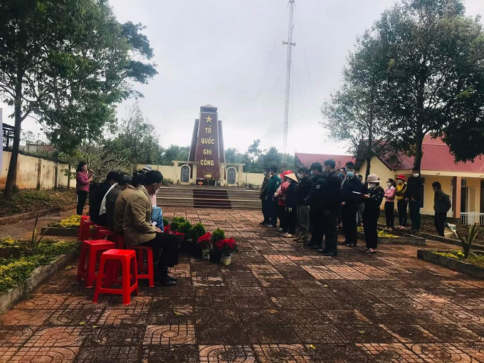 Hội LHPN thị xã tổ chức lễ trồng cây tại Đài tưởng niệm liệt sĩ xã Bình Thuận