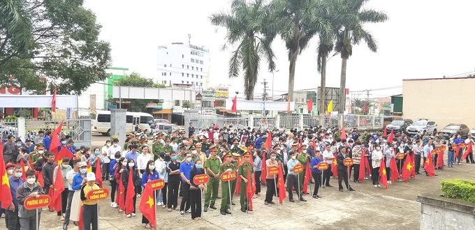 Thị xã Buôn Hồ ra quân hưởng ứng tháng cao điểm an toàn giao thông năm 2022