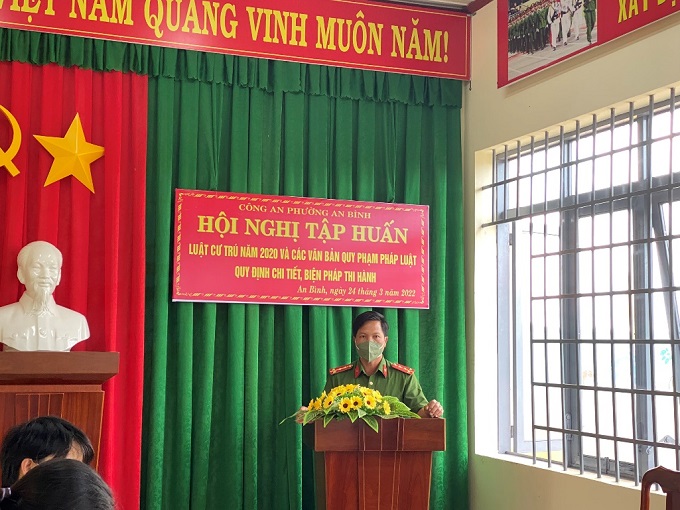 Công an phường An Bình, thị xã Buôn Hồ tổ chức tập huấn Luật cư trú và các văn bản quy phạm pháp luật quy định chi tiết, biện pháp thi hành