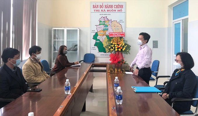 Lãnh đạo thị xã thăm và chúc mừng ngày Thầy thuốc Việt Nam