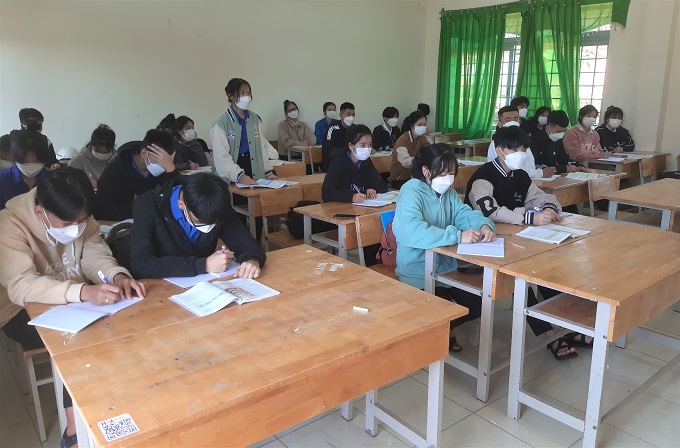 Đồng hành cùng học sinh phòng dịch và ôn thi hiệu quả
