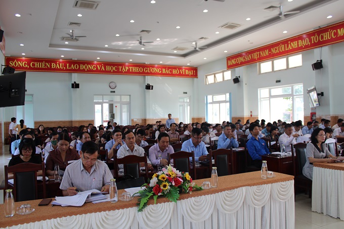 Ban Thường vụ Thị ủy tổ chức Hội nghị chuyên đề “Giải pháp thực hiện hiệu quả công tác phát triển Đảng viên trong các trường học trên địa bàn thị xã Buôn Hồ”