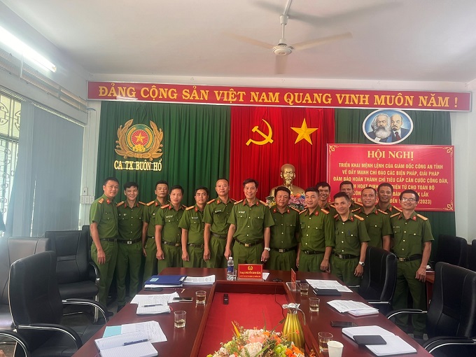 Công an xã Bình Thuận hoàn thành 100% chỉ tiêu thu nhận hồ sơ cấp CCCD gắn chip điện tử cho công dân đủ điều kiện trên địa bàn và tiếp tục thực hiện các nội dung theo mệnh lệnh của Giám đốc Công an tỉnh: hoàn thành chỉ tiêu cấp Căn cước công dân, kích hoạt định danh điện tử cho công dân