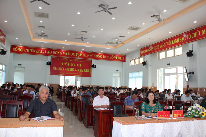 Hội nghị báo cáo viên Trung ương tháng 6