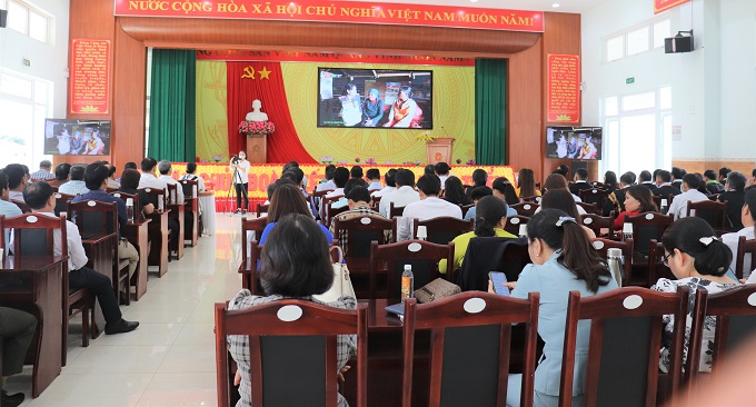 Thị ủy Buôn Hồ tổ chức Hội nghị biểu dương các tập thể, cá nhân điển hình trong việc thực hiện công tác kết nghĩa với các Buôn đồng bào dân tộc thiểu số trên địa bàn thị xã