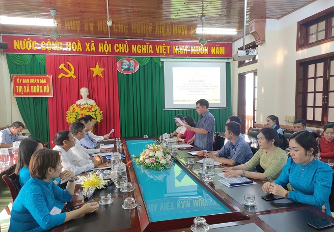 UBND thị xã Buôn Hồ công bố Quyết định thành lập Trung tâm Truyền thông – Văn hóa – Thể thao và Quyết định viên chức lãnh đạo quản lý.