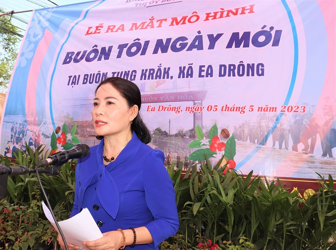 Thị ủy Buôn Hồ tổ chức Lễ ra mắt mô hình điểm “Buôn tôi ngày mới” tại buôn Tung Krăk, xã Ea Drông