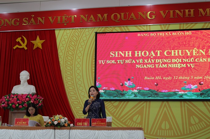 Thị ủy Buôn Hồ: Sinh hoạt chuyên đề “tự soi, tự sửa về xây dựng đội ngũ cán bộ thị xã ngang tầm nhiệm vụ”