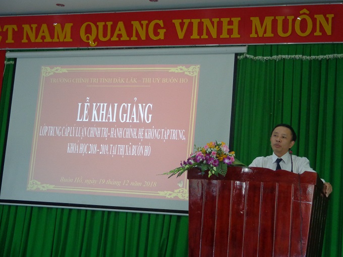 Khai giảng lớp Trung cấp Lý luận chính trị - Hành chính, hệ không tập trung, khóa học 2018 – 2019 tại thị xã Buôn Hồ.