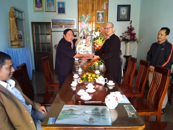 Lãnh đạo thị xã Buôn Hồ thăm, chúc mừng Giáng sinh 2018 các cơ sở tôn giáo