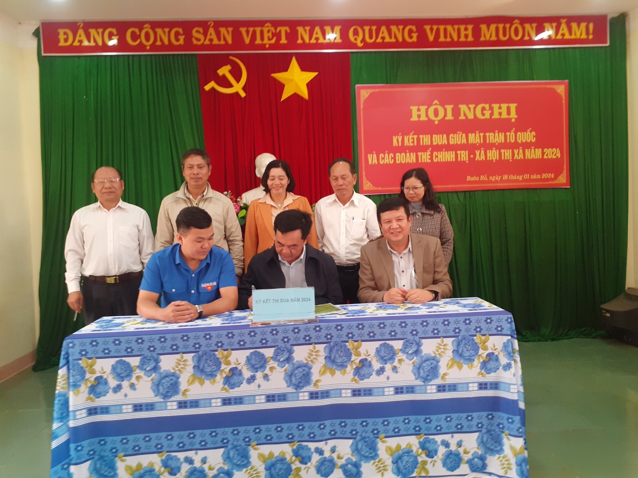 PHẤN ĐẤU HỖ TRỢ XÂY DỰNG 16 NHÀ ĐẠI ĐOÀN KẾT, MÁI ẤM CÔNG ĐOÀN, MÁI ẤM TÌNH THƯƠNG