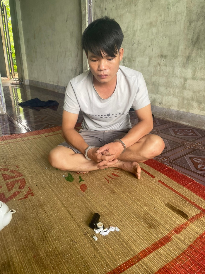 Công an xã Bình Thuận, thị xã Buôn Hồ bắt quả tang đối tượng tàng trữ trái phép chất ma túy.