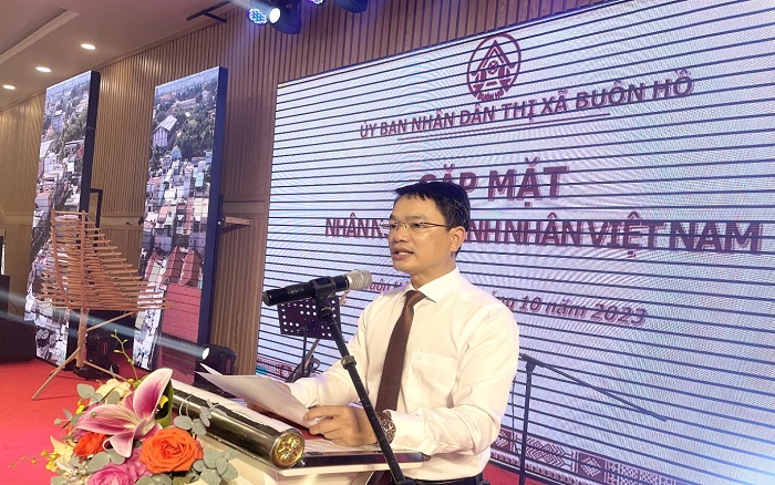 UBND THỊ XÃ BUÔN HỒ GẶP MẶT NHÂN NGÀY DOANH NHÂN VIỆT NAM.