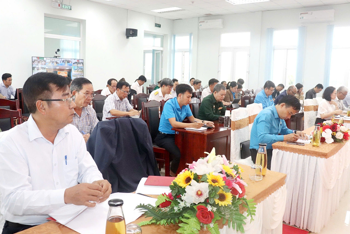 Thị ủy Buôn Hồ tổ chức Hội nghị trực tuyến đối thoại giữa người đứng đầu cấp ủy, chính quyền với đoàn viên, hội viên đại diện các tầng lớp Nhân dân trên địa bàn thị xã Buôn Hồ năm 2024
