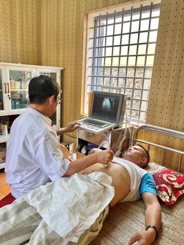 Công an thị xã Buôn Hồ phối hợp tổ chức khám sức khỏe định kỳ cho phạm nhân đang chấp hành án phạt tù tại Nhà tạm giữ