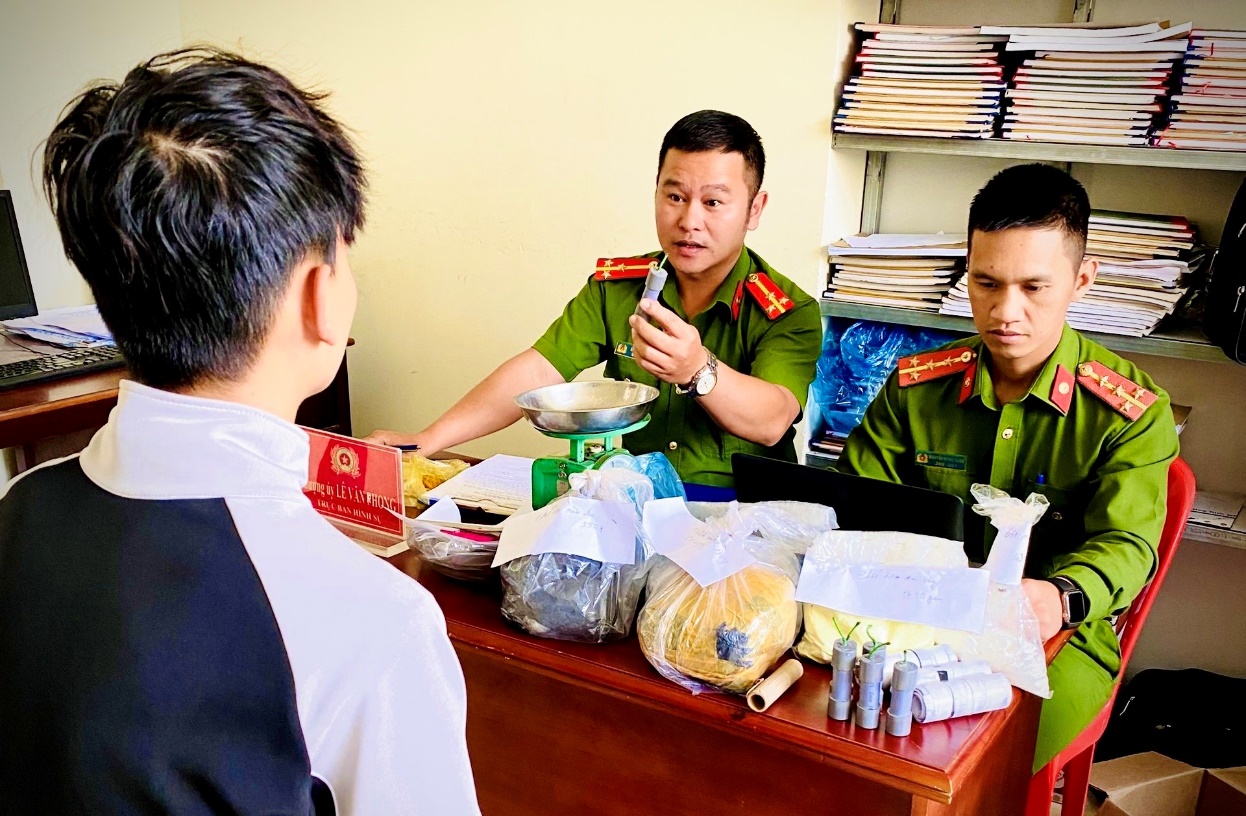 CÔNG AN THỊ XÃ BUÔN HỒ PHÁT HIỆN VÀ XỬ LÝ CÁC VỤ VIỆC VI PHẠM VỀ PHÁO