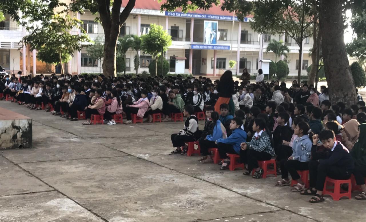 Tổ chức tuyên truyền pháp luật tại trường THCS Chu Văn An