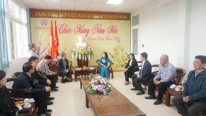GIÁM ĐỐC QUỐC GIA VĂN PHÒNG KOICA TẠI VIỆT NAM THĂM, LÀM VIỆC VỚI THỊ XÃ BUÔN HỒ.