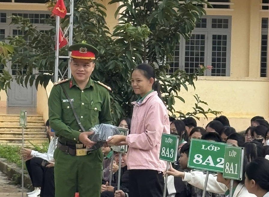 Bảo đảm an toàn giao thông cho học sinh: sự phối hợp giữa nhà trường, gia đình và các cơ quan, đơn vị chức năng