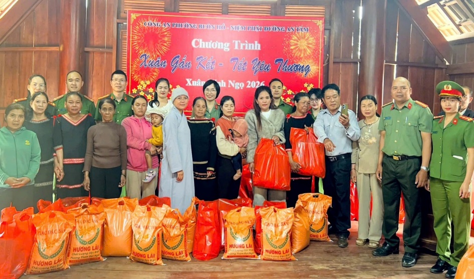 Nữ chiến sĩ Công an phường Buôn Hồ - những người giữ lửa bình yên