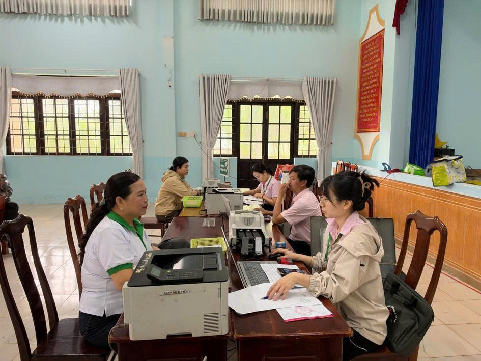 NHCSXH tổ chức giao dịch định kỳ tại điểm giao dịch Thống Nhất, phường Buôn Hồ